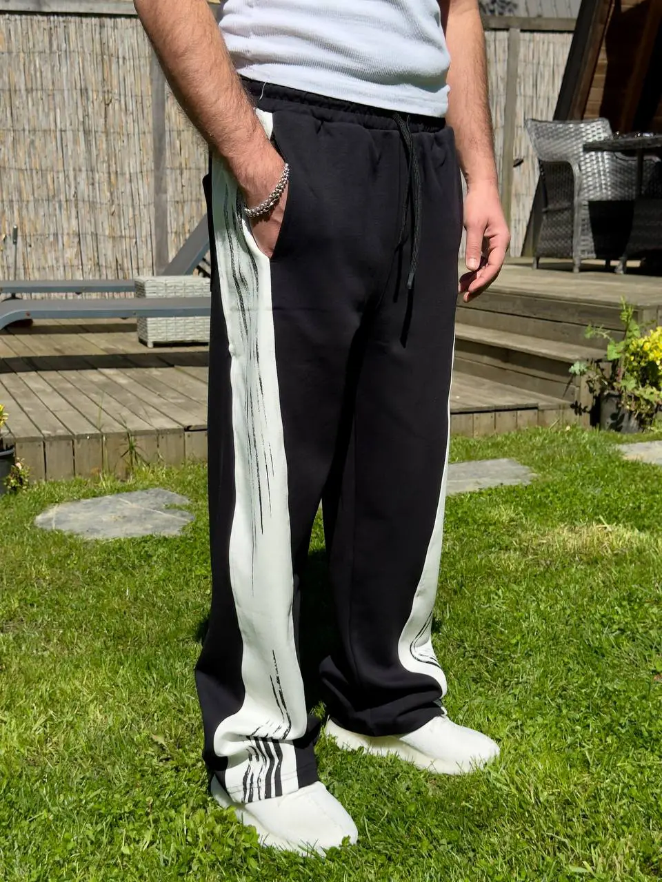 Siyah Beyaz Şeritli Eşofman Altı